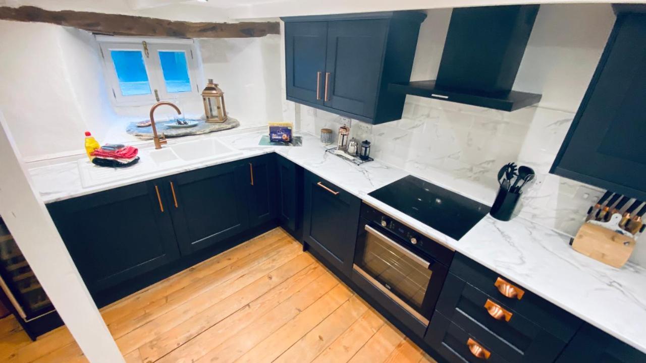 Spindrift Is A Beautiful Newly Refurbished Three Bedroom Private Family House Located On The Old Harbour And The Coastal Path In The Heart Of Beautiful Polperro Zewnętrze zdjęcie